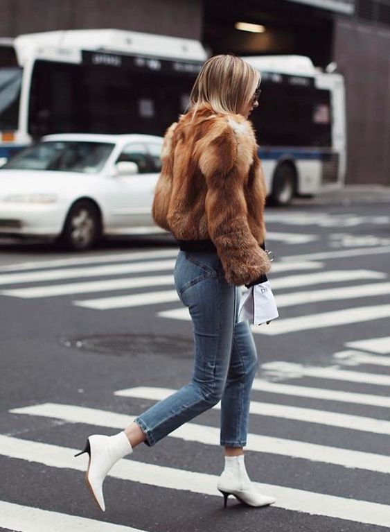 The Perfect White Boots Outfit For Spring - Street Style Blogger