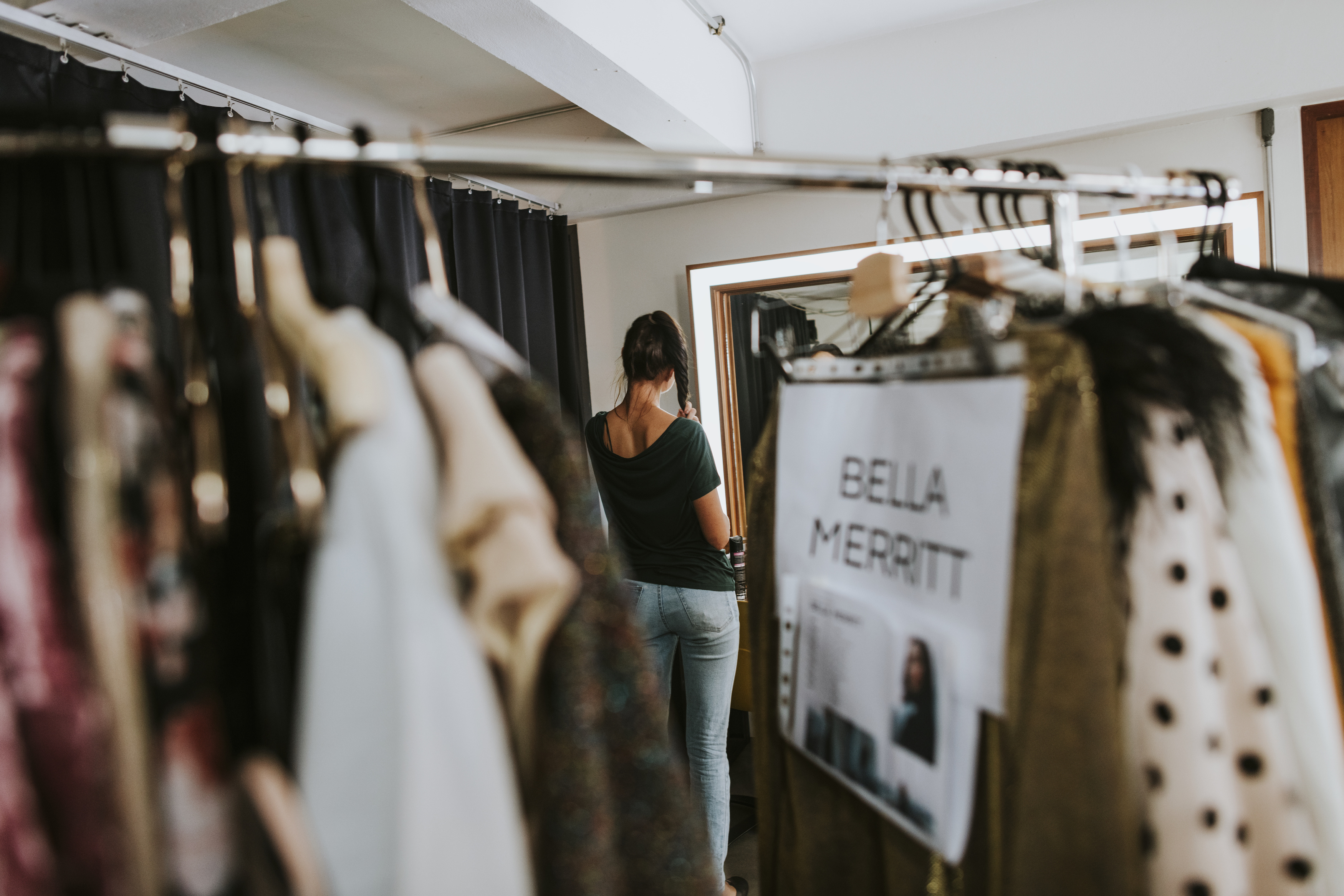 Fashion Stylist Jobs - The Ins and Outs of a Fashion Stylist